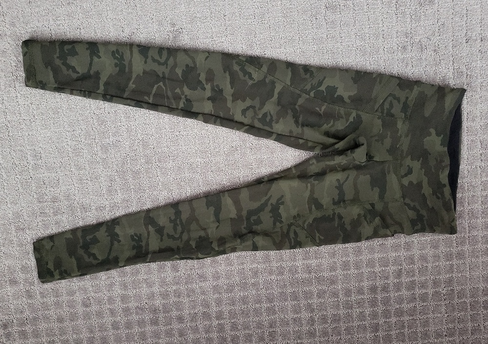 Camo crop capris